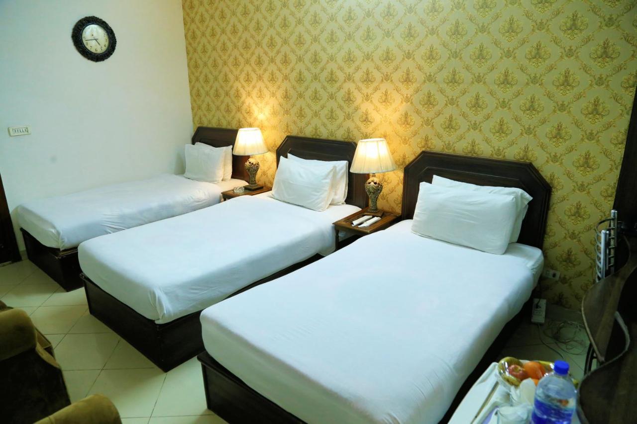 Fiesta Inn Hotel & Resorts Мултан Экстерьер фото
