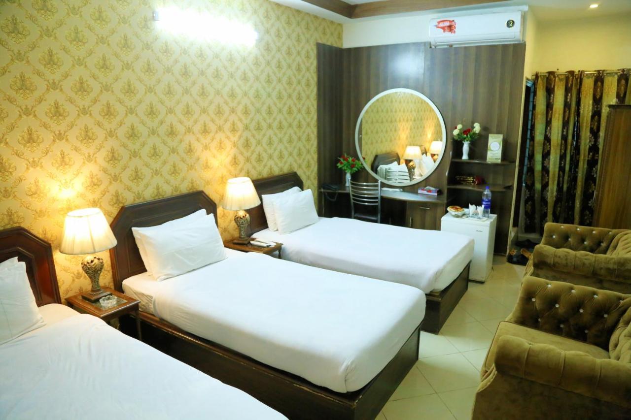 Fiesta Inn Hotel & Resorts Мултан Экстерьер фото