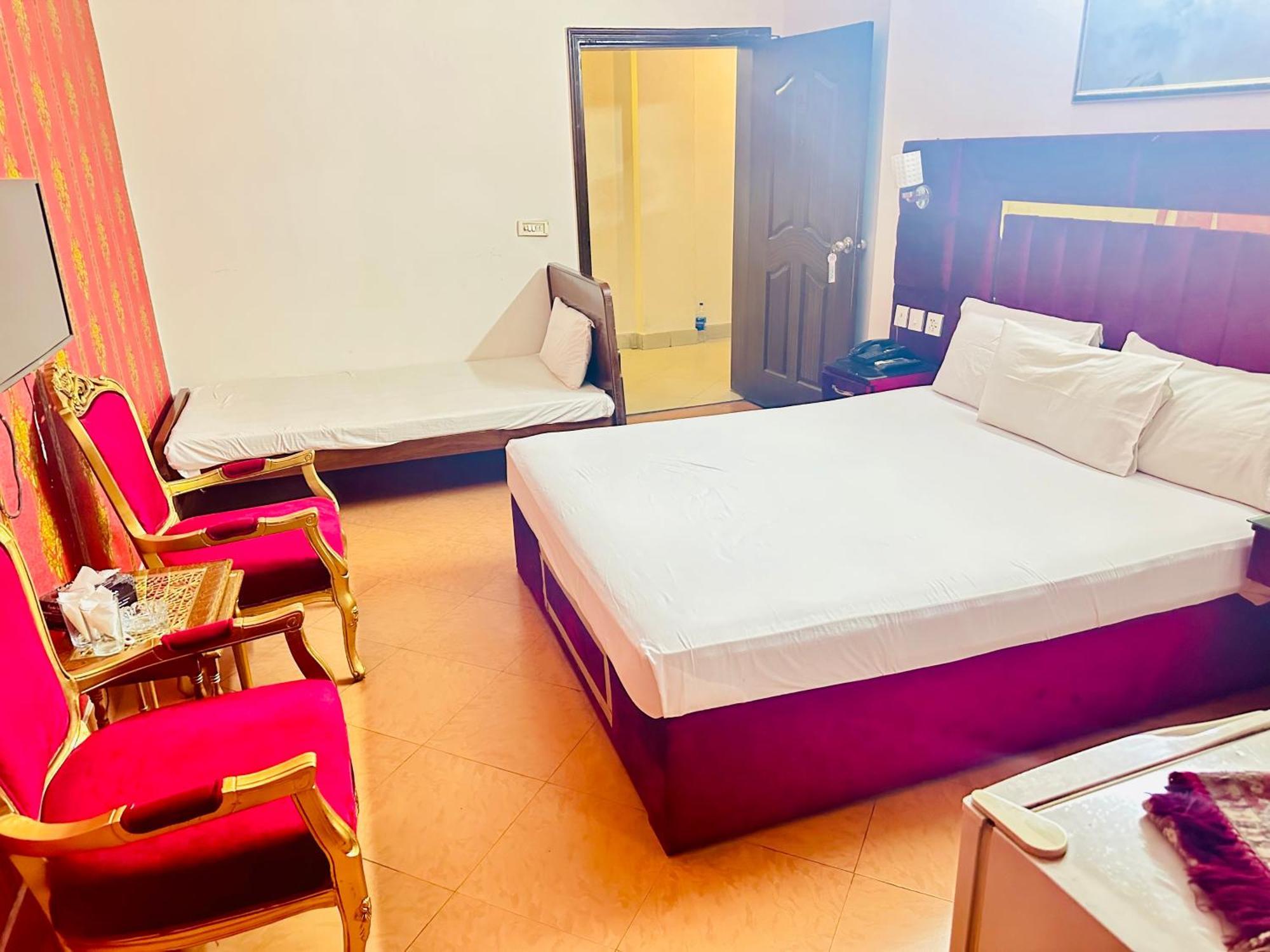 Fiesta Inn Hotel & Resorts Мултан Экстерьер фото