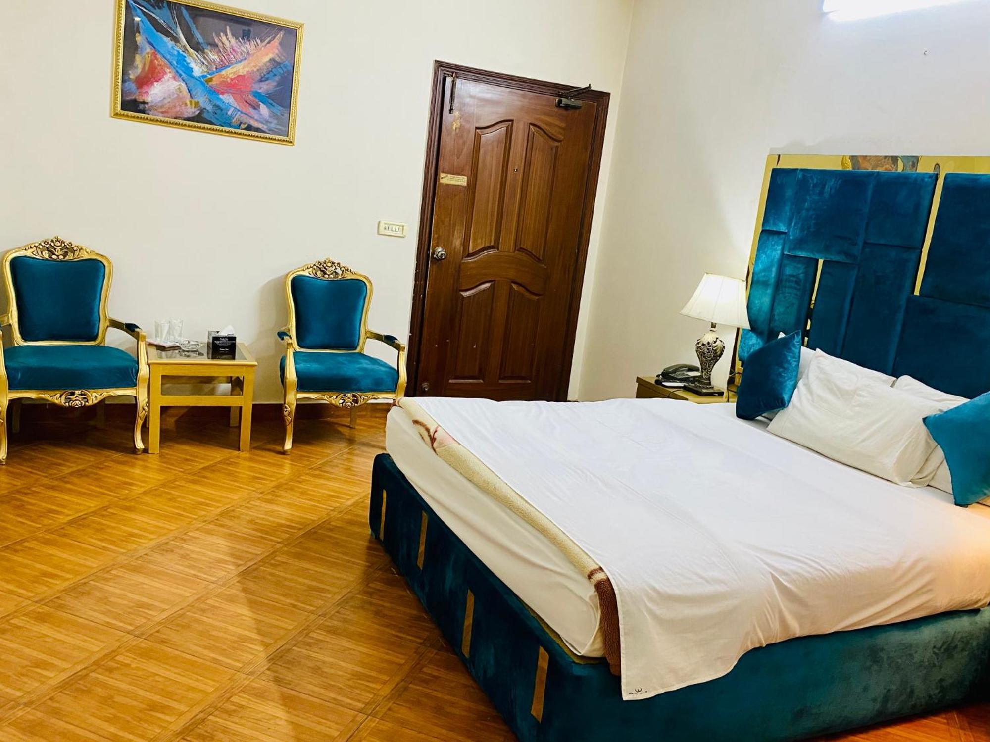 Fiesta Inn Hotel & Resorts Мултан Экстерьер фото