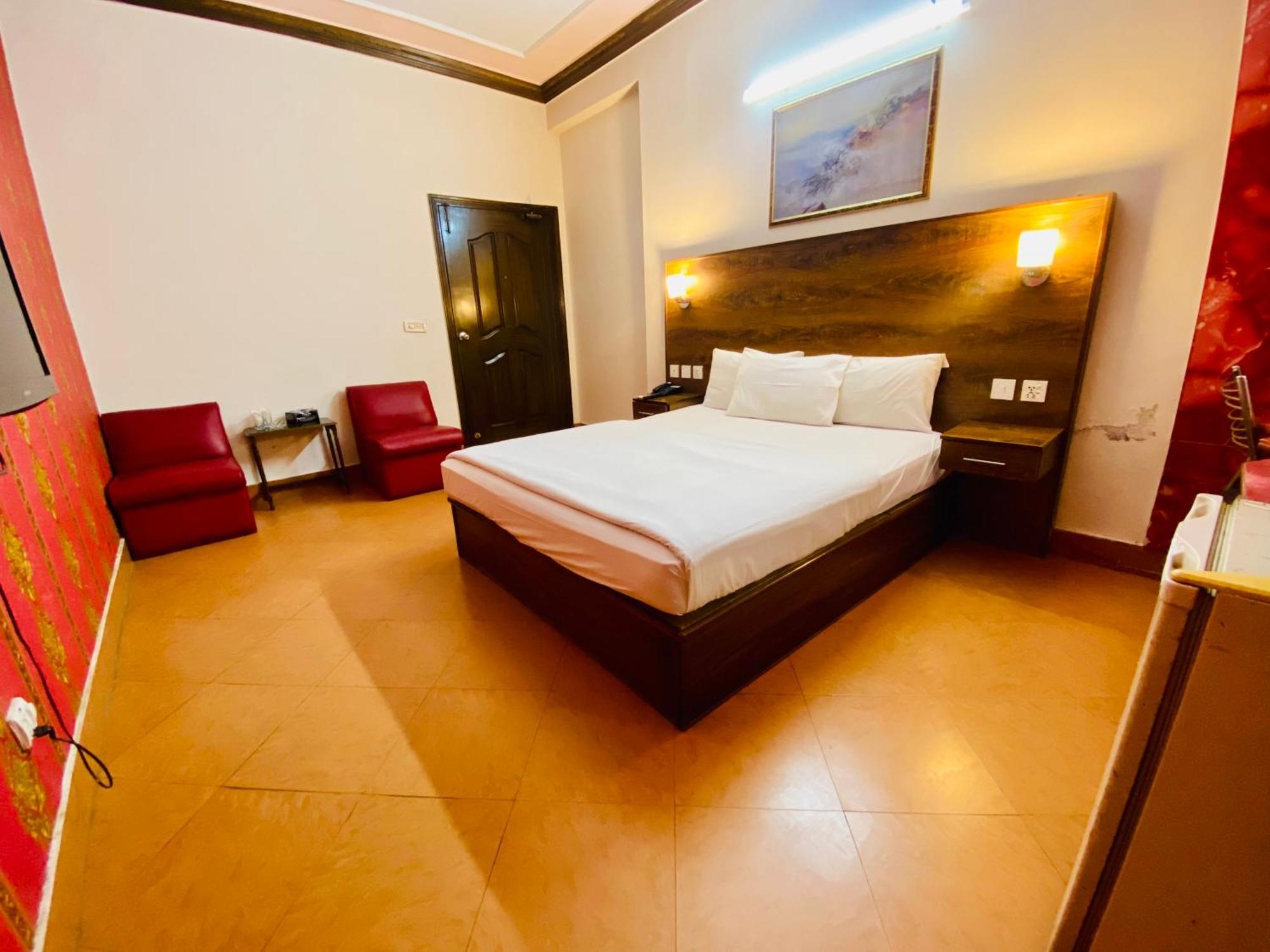 Fiesta Inn Hotel & Resorts Мултан Экстерьер фото