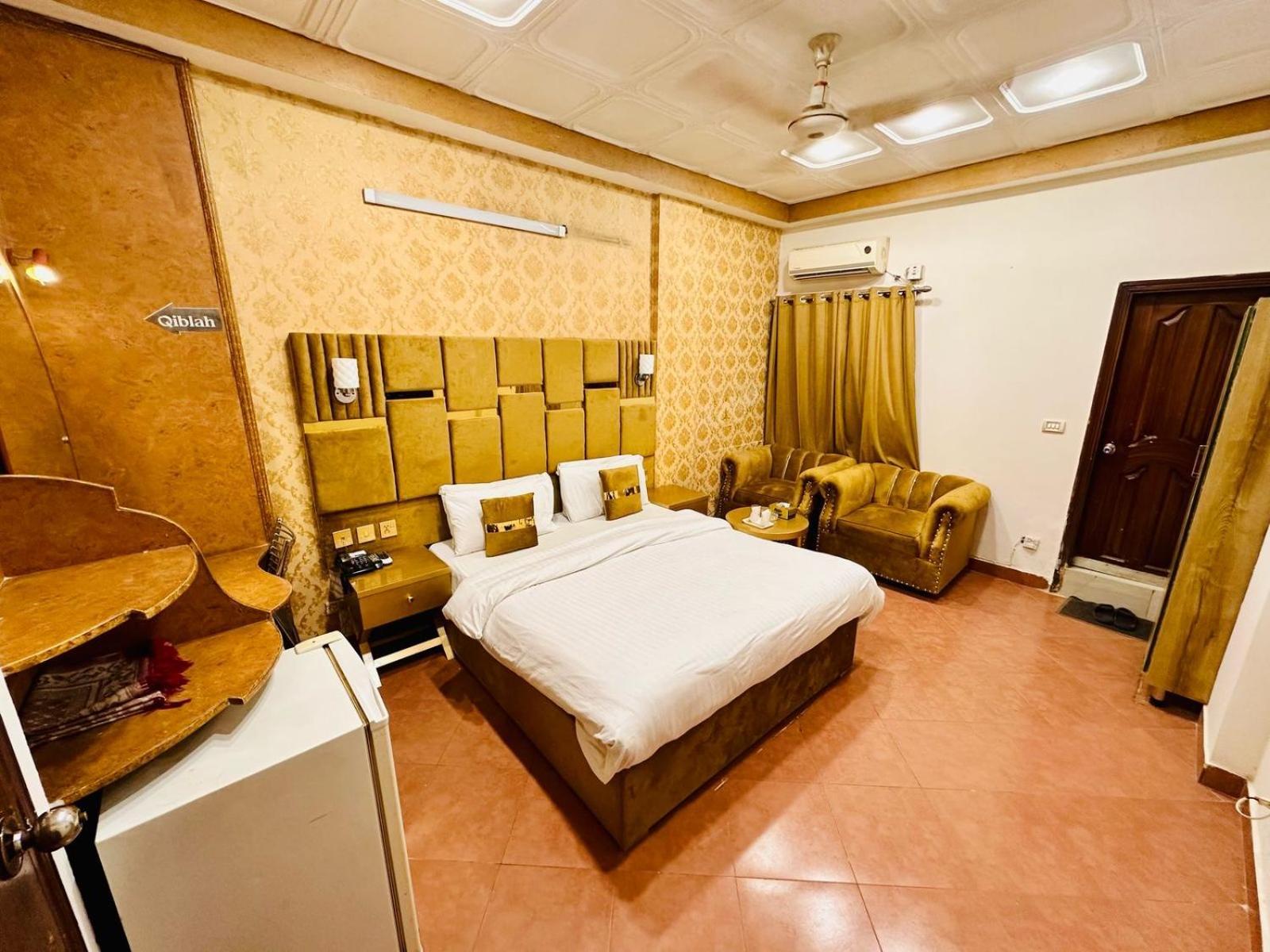 Fiesta Inn Hotel & Resorts Мултан Экстерьер фото