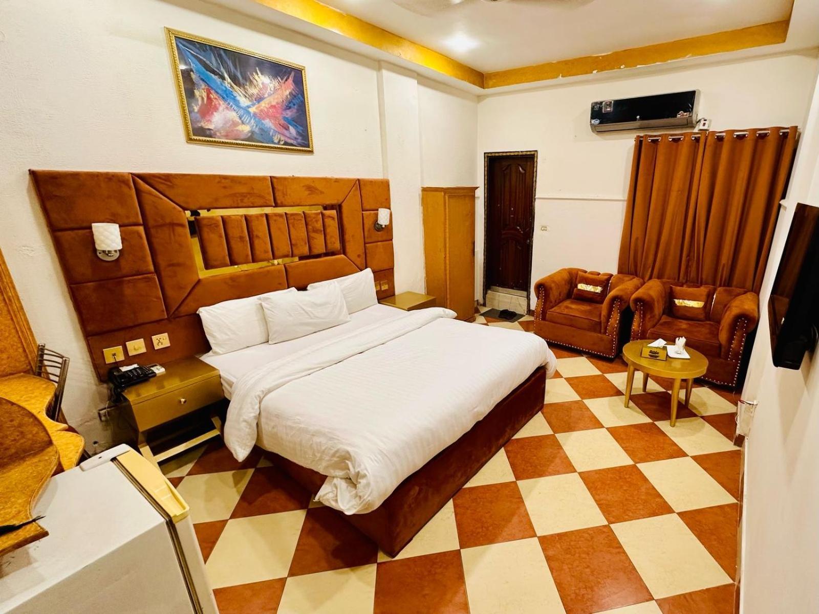 Fiesta Inn Hotel & Resorts Мултан Экстерьер фото