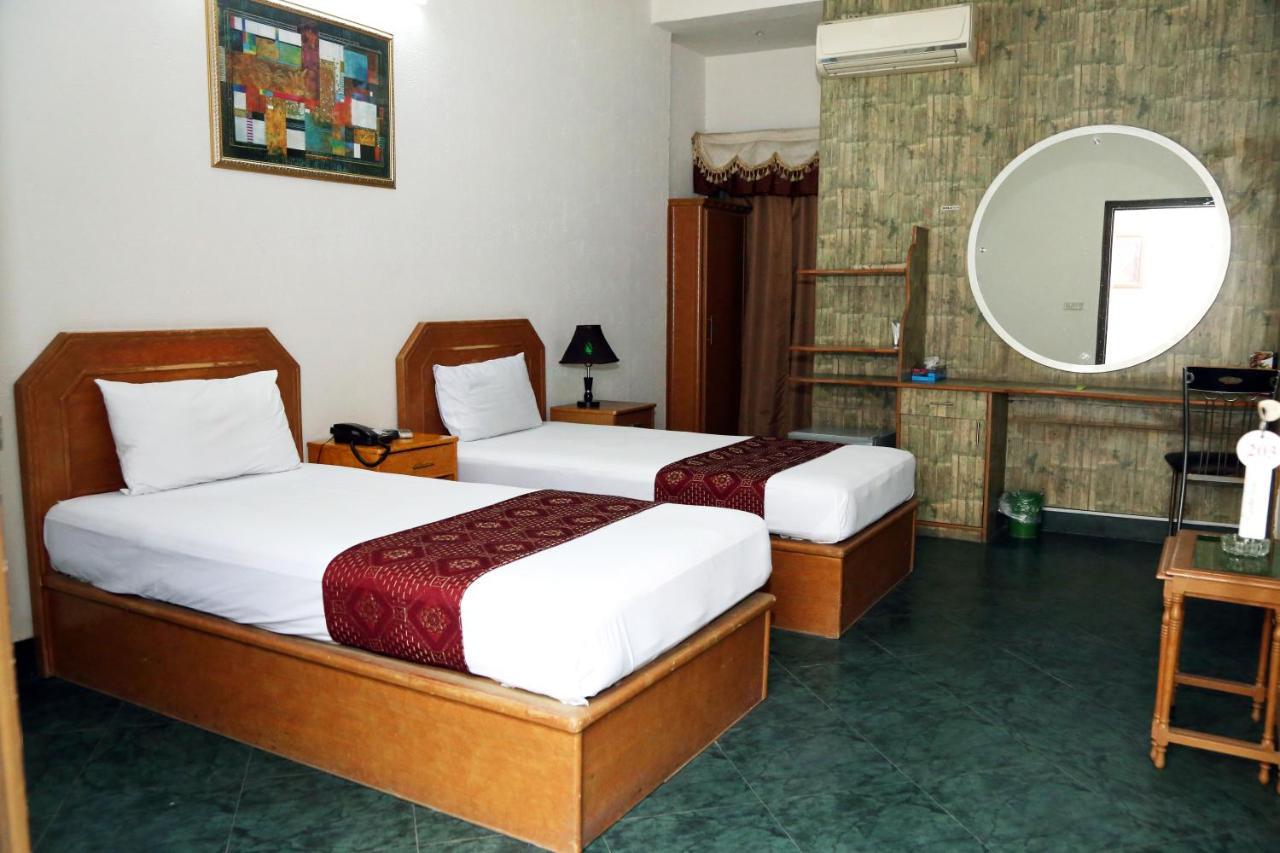 Fiesta Inn Hotel & Resorts Мултан Экстерьер фото