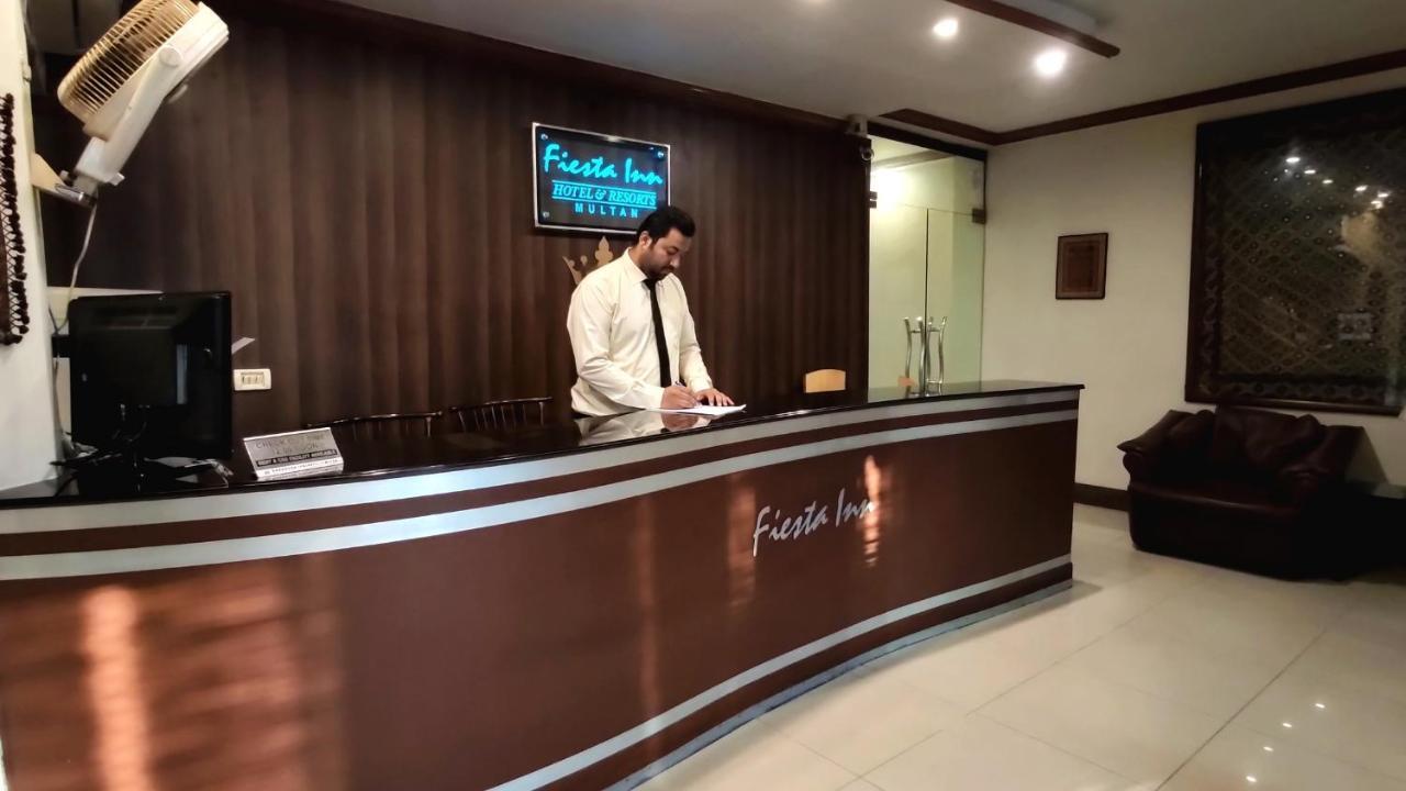 Fiesta Inn Hotel & Resorts Мултан Экстерьер фото